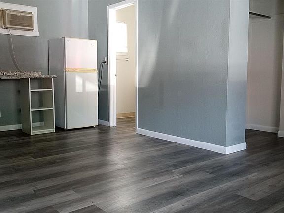 2nd image of 350 E 8th Avenue