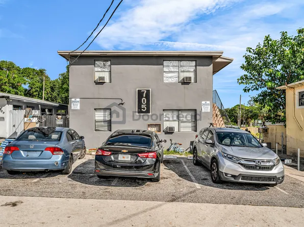 705 13th St APT 2, West Palm Beach, FL 33401