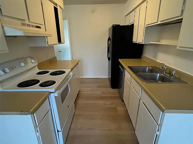905 Fieldwood Dr #B — Photo 11