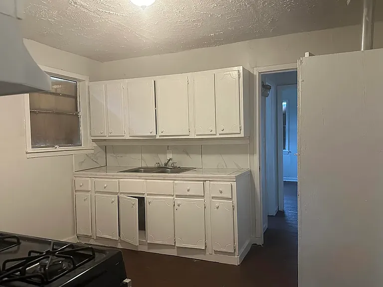 2221 Woodlawn St #2221 — Photo 3