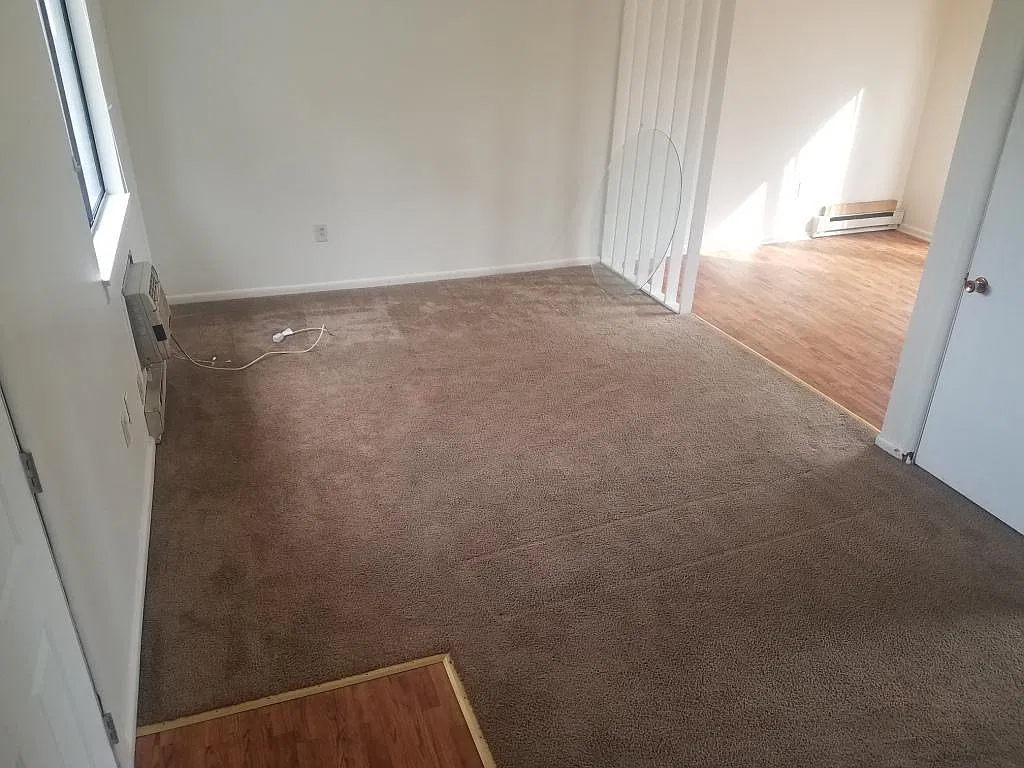 2 bed, 1000 sqft, $935 — Photo 2