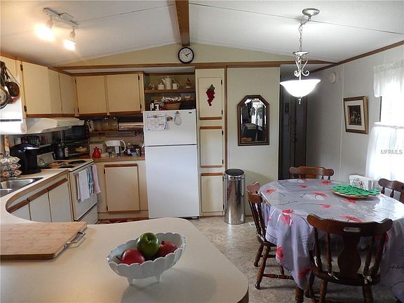 4th image of 15 Holly Dr