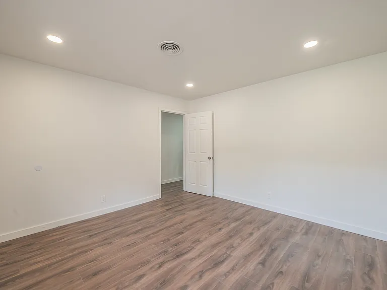 Glenhaven Dr — Photo 9
