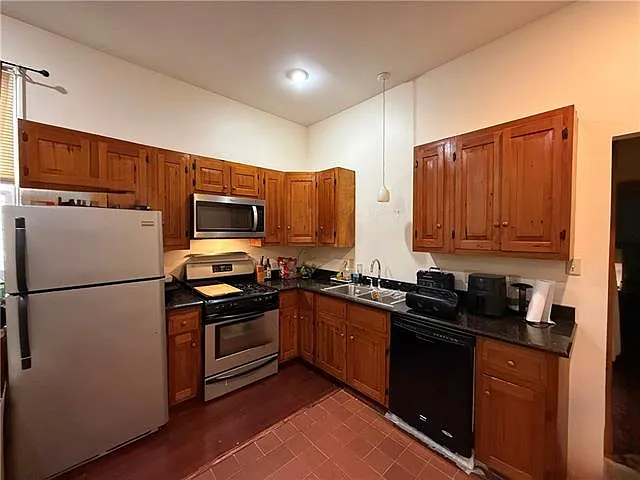 1016 N Robertson St — Photo 4