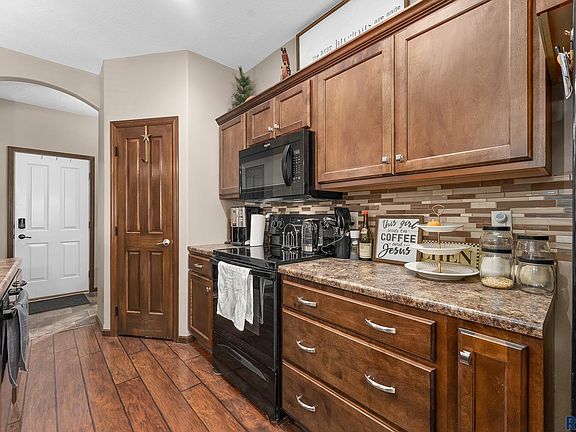 3rd image of 310 Thelma Ave