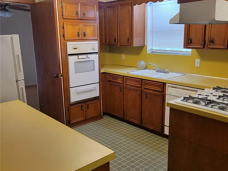 1802 Leona Dr — Photo 6