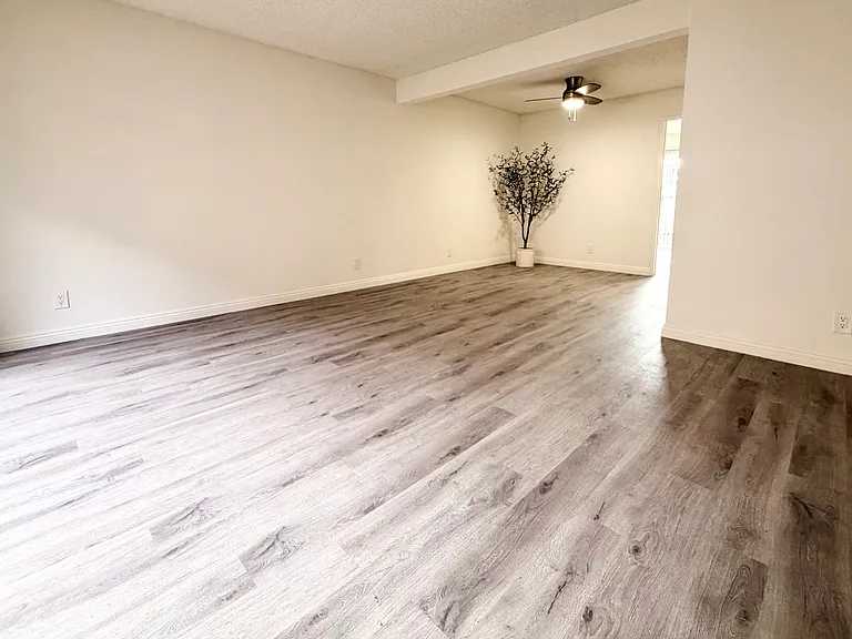 Wildwood Apartments — Photo 8