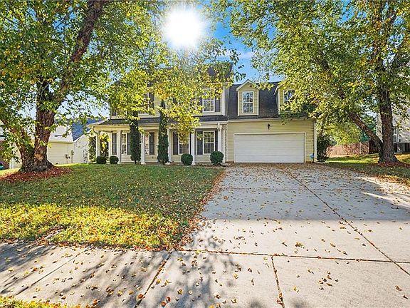 3rd image of 2408 Chartwell Ln