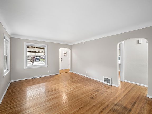 2nd image of 289 Mont Royal Dr