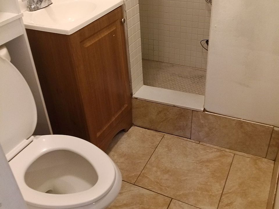 2nd image of 200 Center St