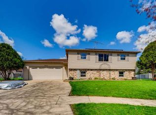 2210 Savannah Rd, Elgin, IL 60123