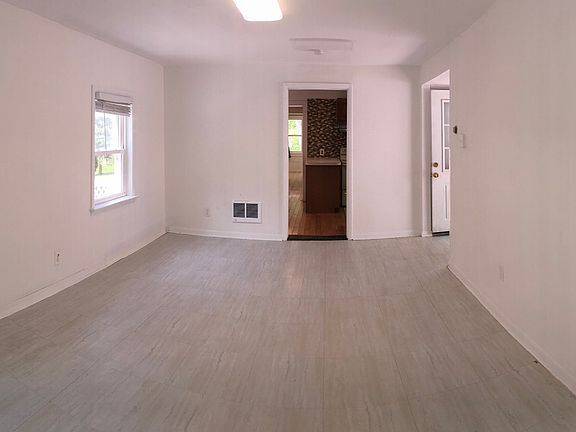 4th image of 654 Upper Weadley Rd