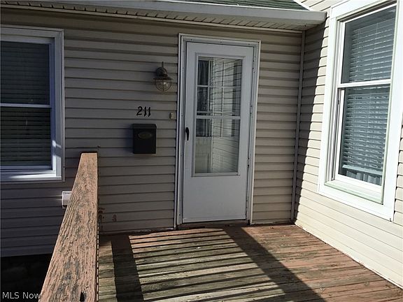 2nd image of 211 Washington St