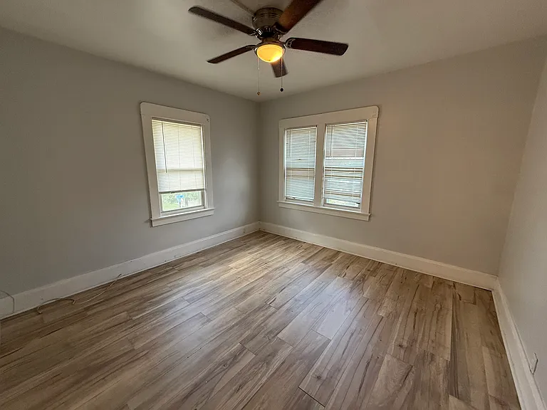 29-31 Ellicott St #31 — Photo 17