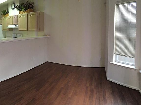 3rd image of 604 Railway Ct