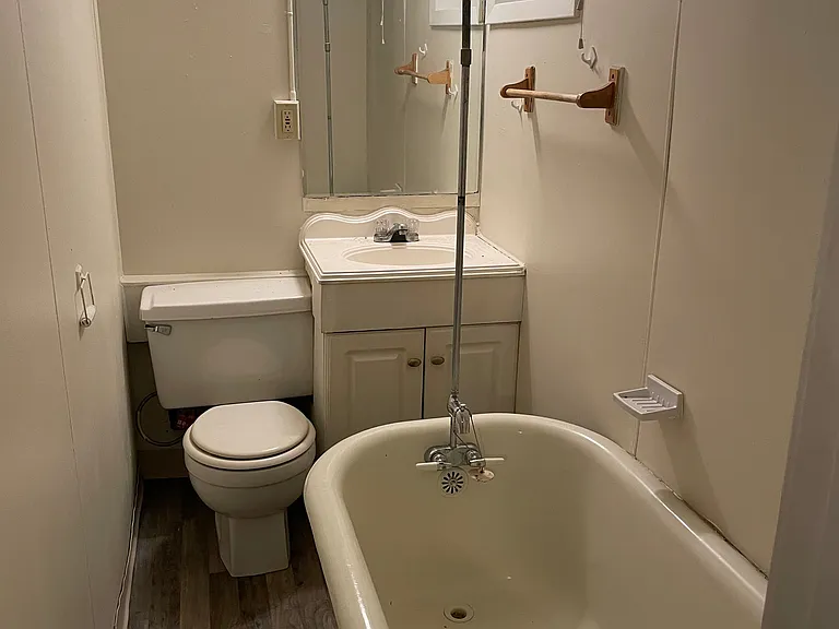 569 Portland Apartments — Photo 11
