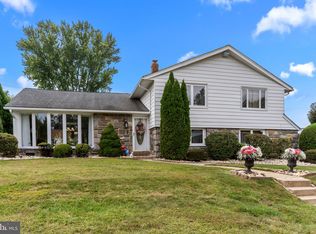 16 Durand Rd, Huntingdon Valley, PA 19006
