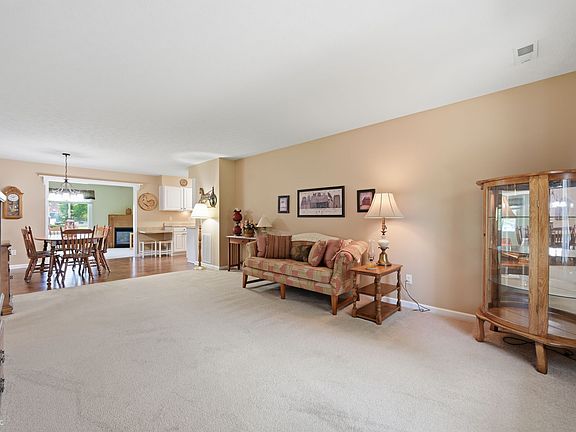 5th image of 226 Saratoga Way