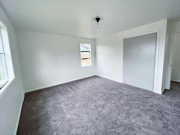 4th image of 2743 Sylvan Dr W