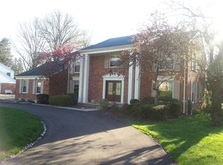 5963 Trotter Ln, West Bloomfield, MI 48322