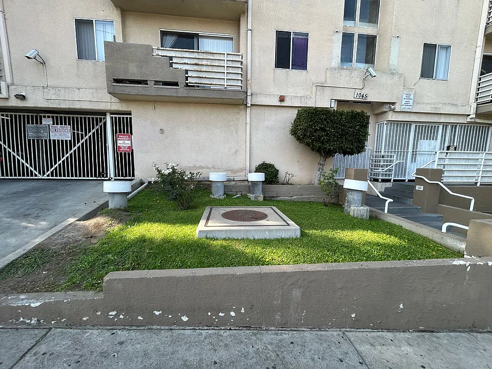 1045 S. Ardmore Avenue