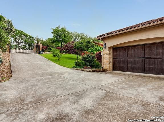 4th image of 929 Village Shore Dr
