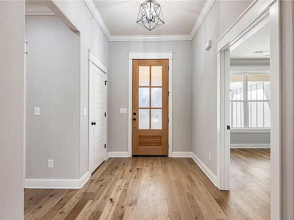 3rd image of 3 Hambleton Dr