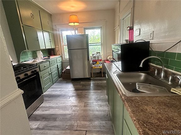 3rd image of 42 Brewster St