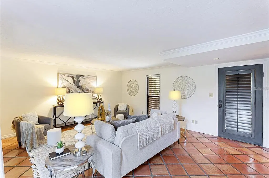 2 bed, 1.5 bath, 1122 sqft, $3,300 — Photo 4