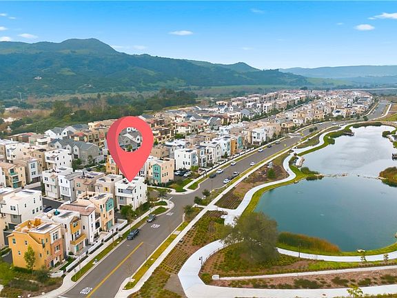 3rd image of 5 Splendor Way