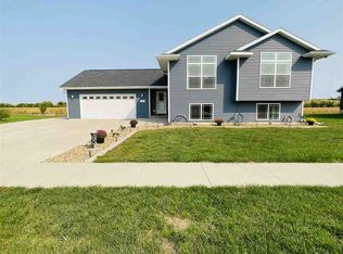 115 Hampton Cir, Williamsburg, IA 52361
