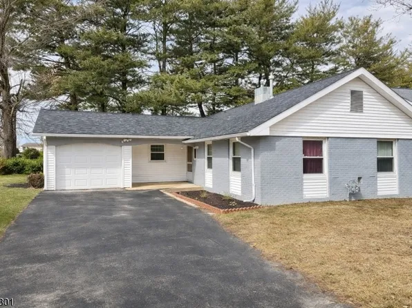 1 Montclair Ln, Willingboro, NJ 08046