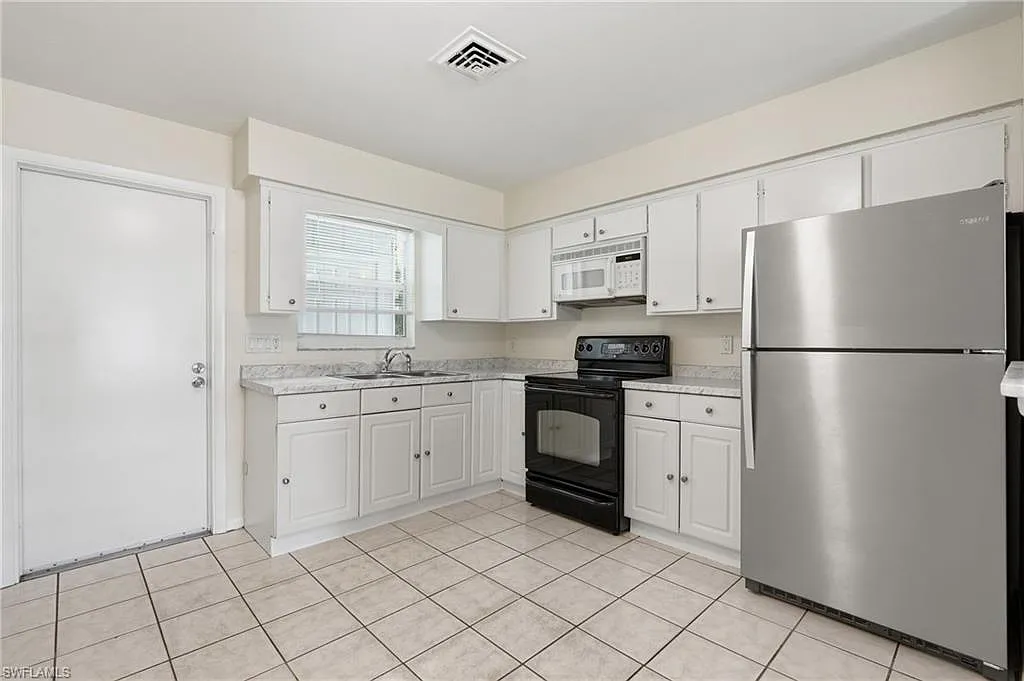 2 bed, 1.0 bath, 770 sqft, $1,750 — Photo 3
