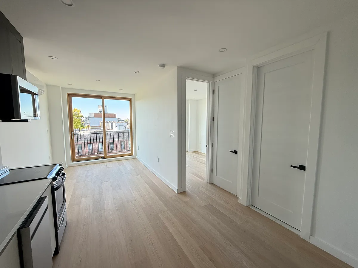Building Photo - 3216 Glenwood Rd #5B