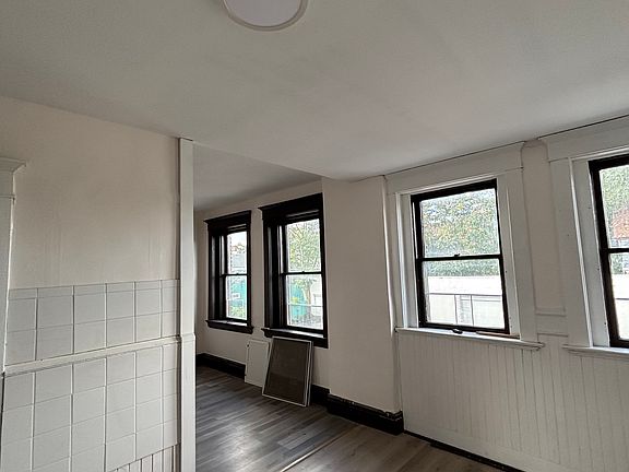 4th image of 1421 Broadway St #2