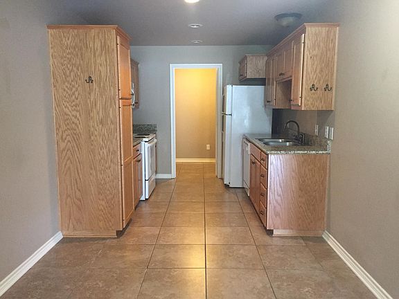 3rd image of 1419 H G Mosley Pkwy Unit 101
