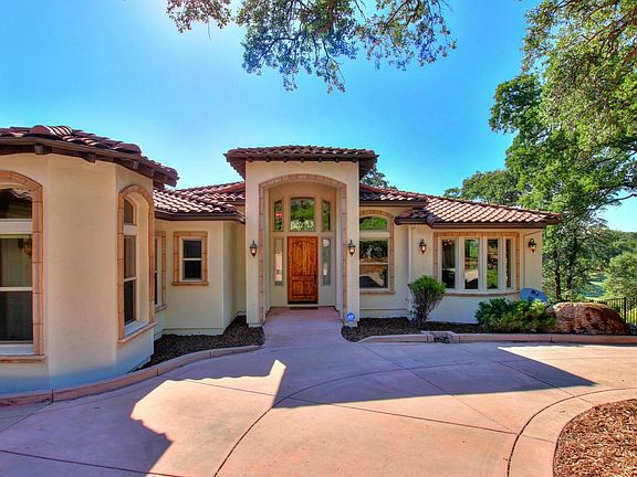 2nd image of 3830 Whitney Oaks Dr