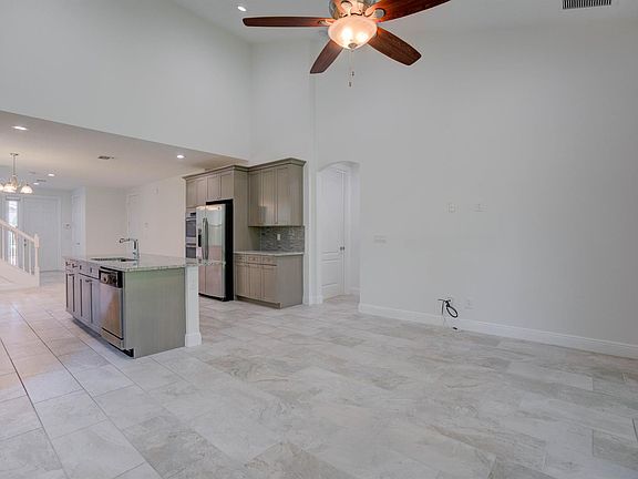 3rd image of 209 Diamante Way