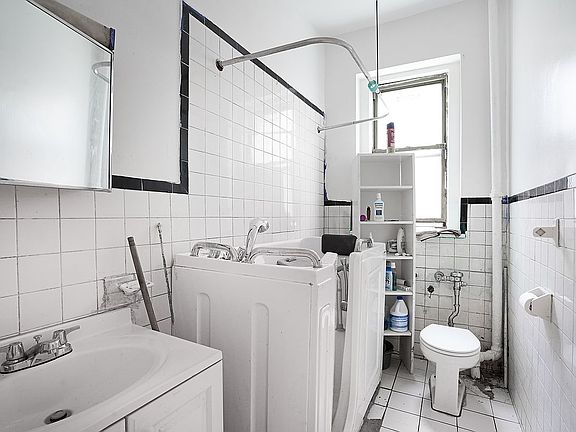 5th image of 238 W 106th St APT 1F