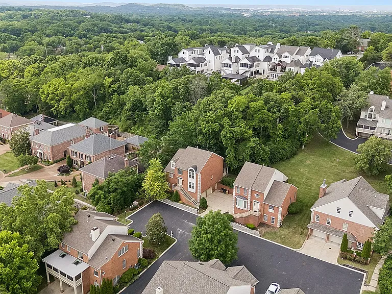 604 Clayborne Ct — Photo 49