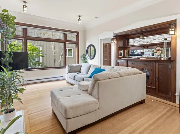 1392 Rockland Ave #102, Victoria, BC V8S 1V8