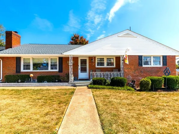 2805 Village Dr, Waynesboro, VA 22980