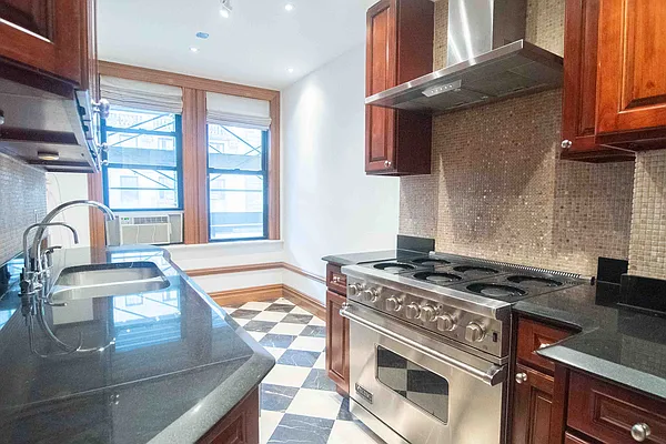 Rented by WAM Partners - William Moses Co. | media 10