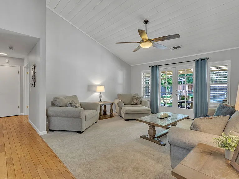 1856 Ridgeview Dr — Photo 6
