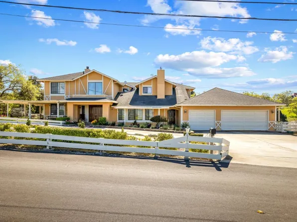 860 W San Martin Ave, San Martin, CA 95046