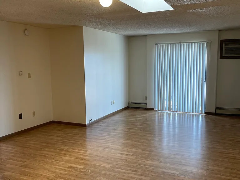 522 E Burlington St #10 — Photo 5