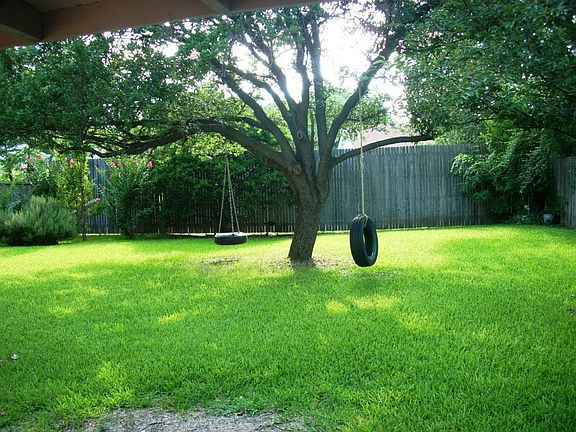 4th image of 417 Woodmere Dr