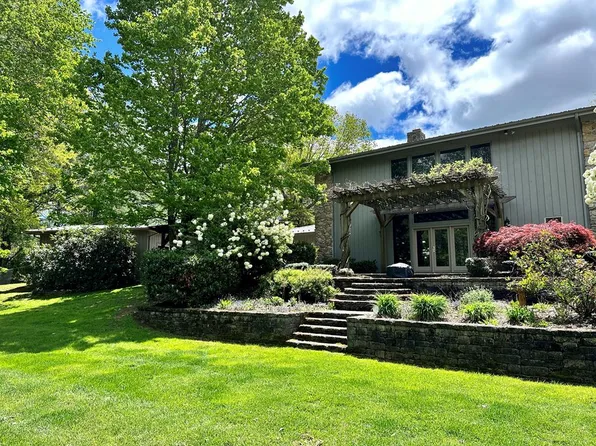105 Windsock Ridge Ln, Galax, VA 24333