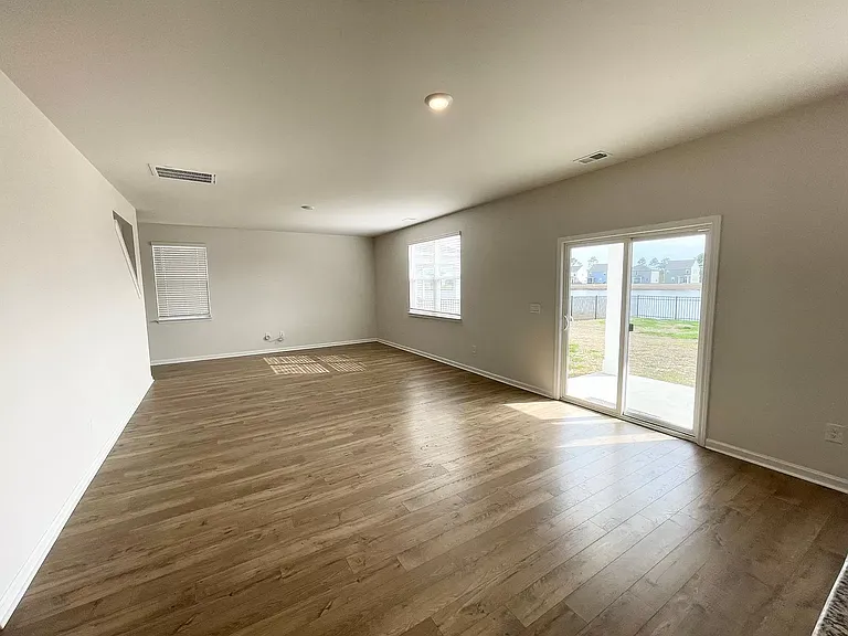 1048 Flintshire Dr — Photo 9
