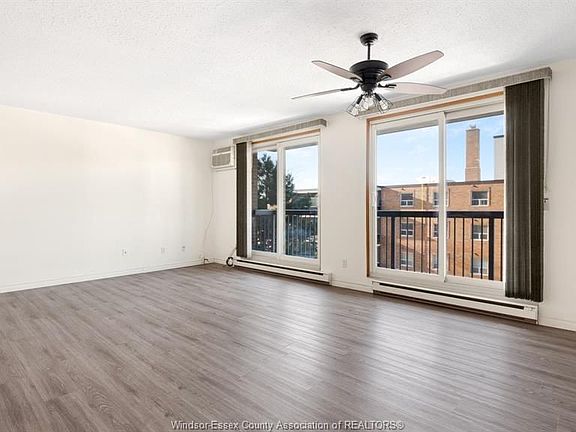 5th image of 3936 Wyandotte St E #512